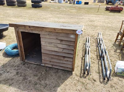 Lot 547 - 1 x Large dog kennel