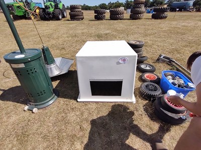 Lot 531 - 2 x White glass fibre huts