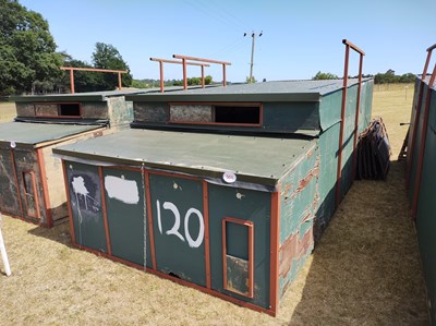 Lot 501 - Weaner Kennel & Hurdles