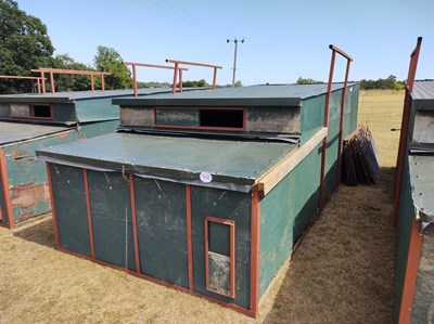 Lot 502 - Weaner Kennel & Hurdles