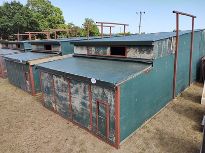Lot 503 - Weaner Kennel & Hurdles