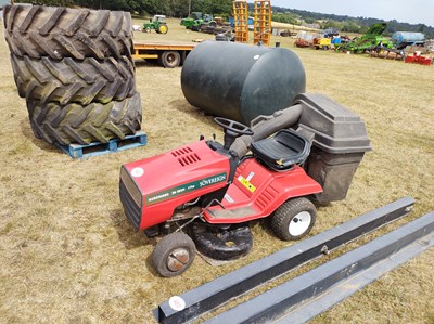 Lot 482 - 1 x 36" 11 Horsepower ride on mower