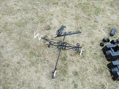 Lot 643 - Weathervane with hunting scene