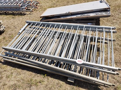 Lot 305 - Qty of Metal Railings