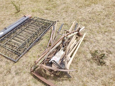 Lot 393 - 1 Qty Garden Tools
