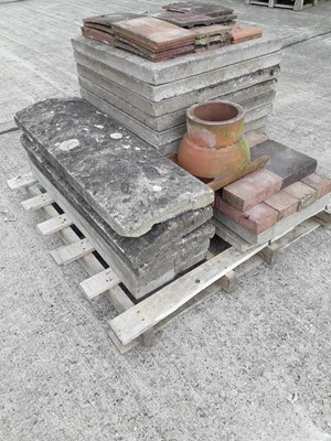 Lot 707 - Pallet of paving slabs