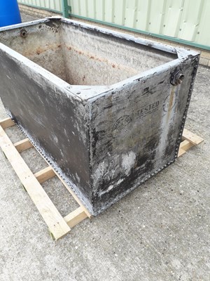 Lot 712 - 100 gallon galvanised water tank