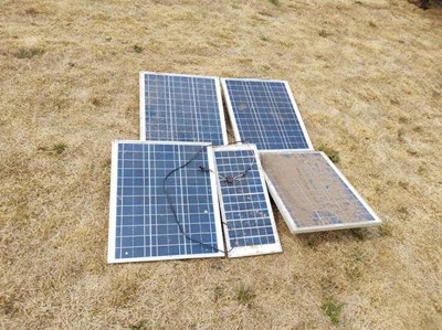 Lot 214 - 5 x Solar Panels