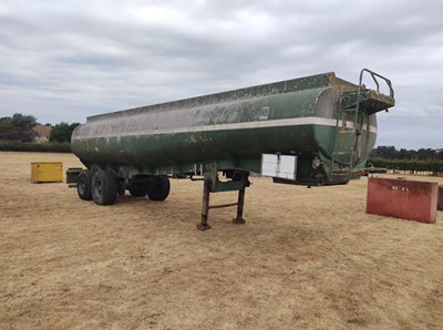 Lot 233 - 30ft Water Bowser