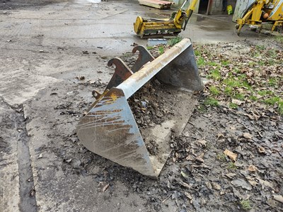 Lot 27 - Small Telehandler Bucket (Cat telehandler...