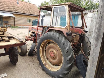 Lot 28 - International 674 tractor (1978) (Reg KCE...