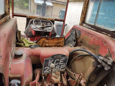 Lot 28 - International 674 tractor (1978) (Reg KCE...