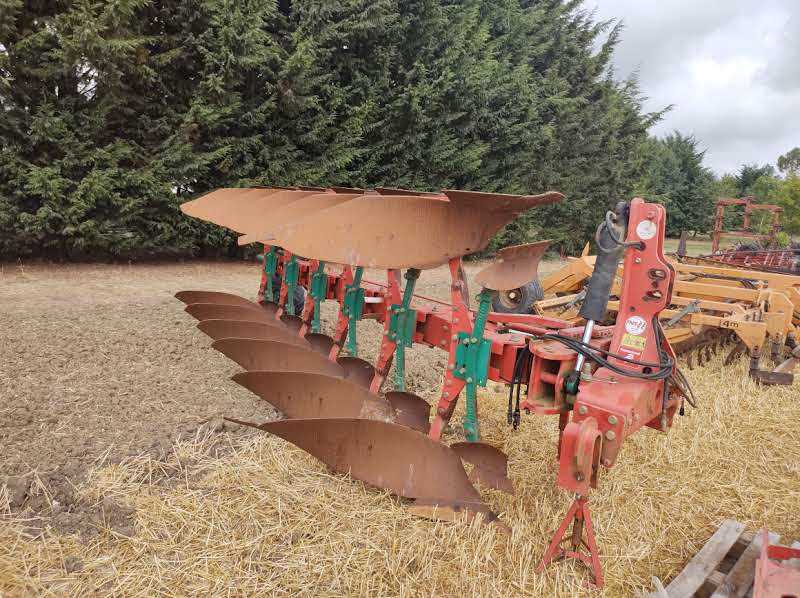 Lot 15 - Kvernaland 6 furrow reversible plough (Year:...