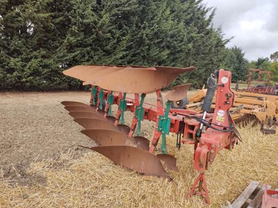 Lot 15 - Kvernaland 6 furrow reversible plough (Year:...