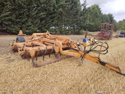 Lot 14 - 4m Simba hydraulic folding top tilth (2003)