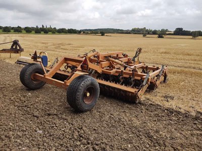 Lot 14 - 4m Simba hydraulic folding top tilth (2003)