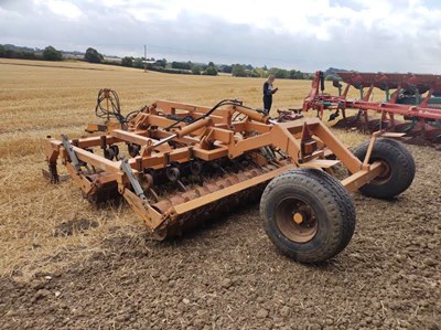Lot 14 - 4m Simba hydraulic folding top tilth (2003)