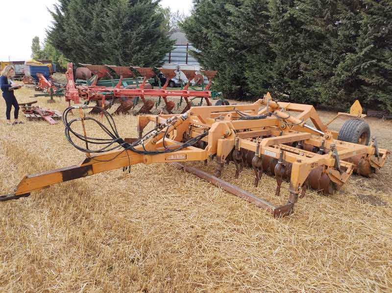 Lot 14 - 4m Simba hydraulic folding top tilth (2003)