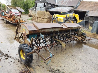 Lot 58 - 4m Carrier Bean Drill