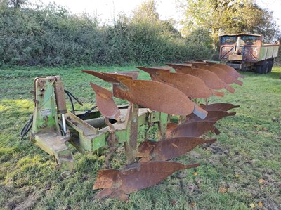 Lot 107 - 5 Furrow Dowdeswell DP7D Reversible Plough