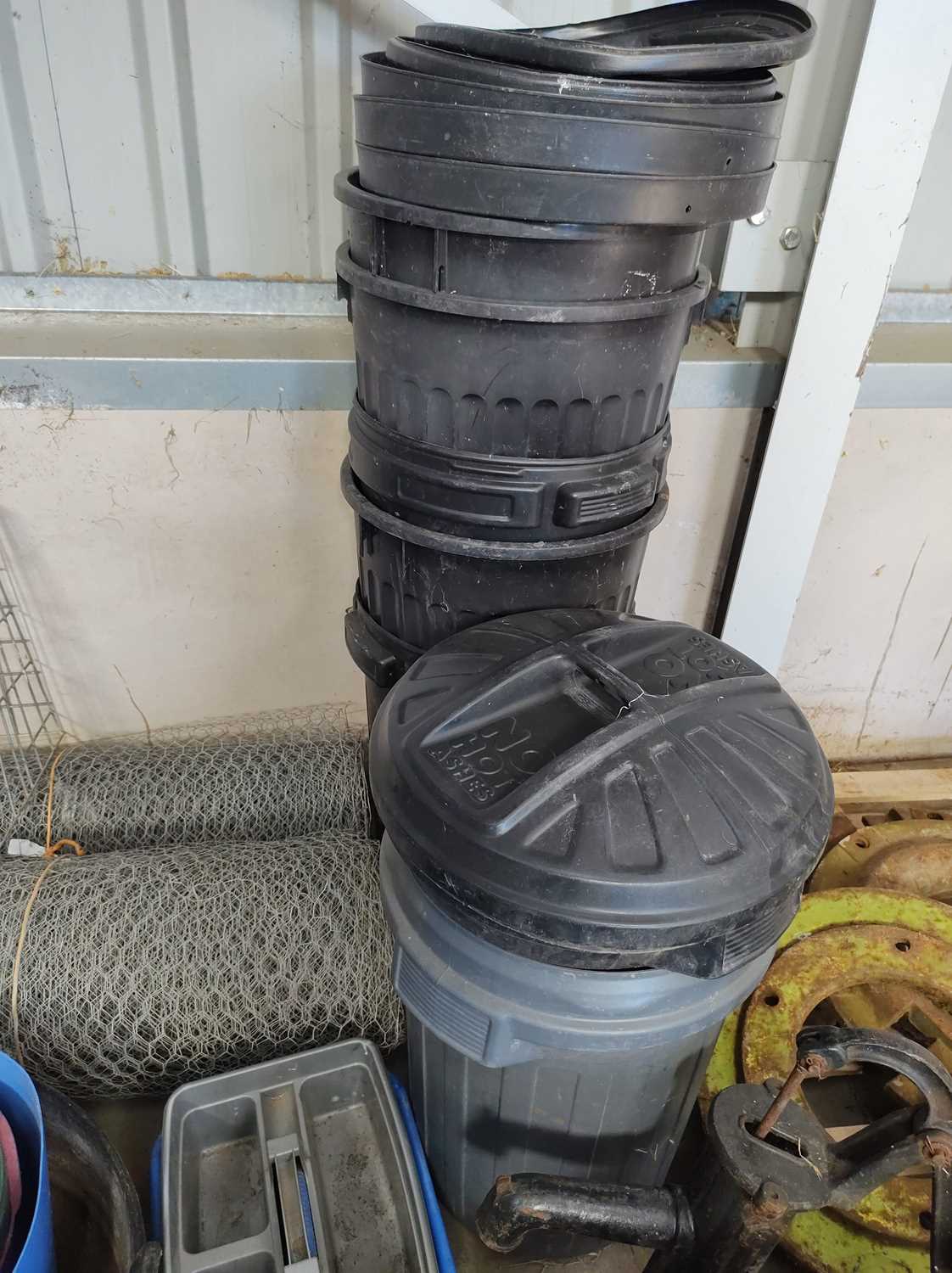 Lot 4 - 7x Plastic Bins