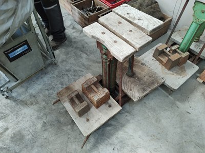 Lot 23 - Barnscale with 2x Weights