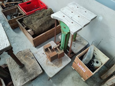 Lot 24 - Barnscale with 2x Weights