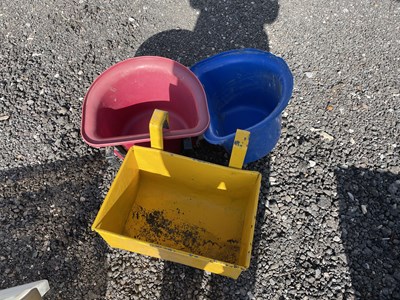 Lot 14 - Metal Hayrack and Plastic Feeders