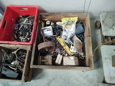 Lot 16 - 4x Box of Sundries
