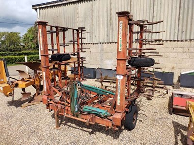 Lot 47 - Kverneland 6m Mounted Springtines
