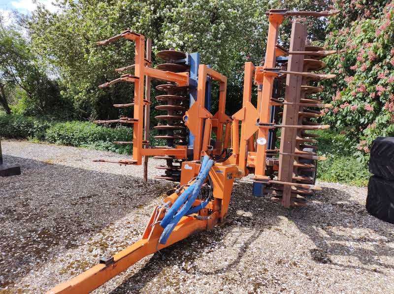 Lot 48 - Galucho 4.6m Trailed Soil Press with Levelling...
