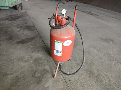 Lot 2 - Sandblaster Tank