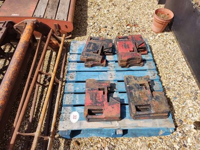 Lot 32 - International Harvester 10x 25kg Front Weights