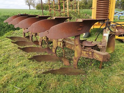 Lot 82 - Dowdeswell 4 + 1 Furrow DP1 Reversible Plough