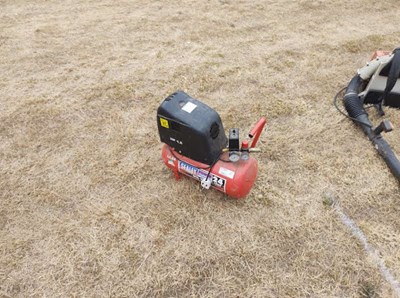Lot 18 - Portable Air Compressor (1998)