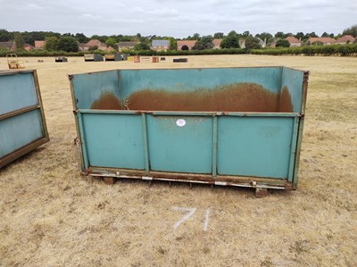 Lot 71 - Garmet Skip