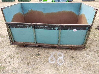 Lot 68 - Garmet Skip